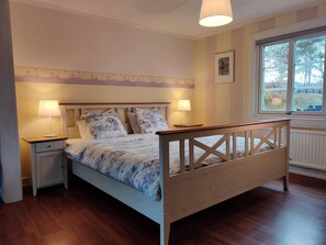 ห้องสแตนดาร์ดดับเบิล, เตียงควีนไซส์ 1 เตียง, ติดสวน | ห้องพักตกแต่งอย่างมีเอกลักษณ์, ตกแต่งพิเศษโดยเฉพาะ, Wi-Fi ฟรี