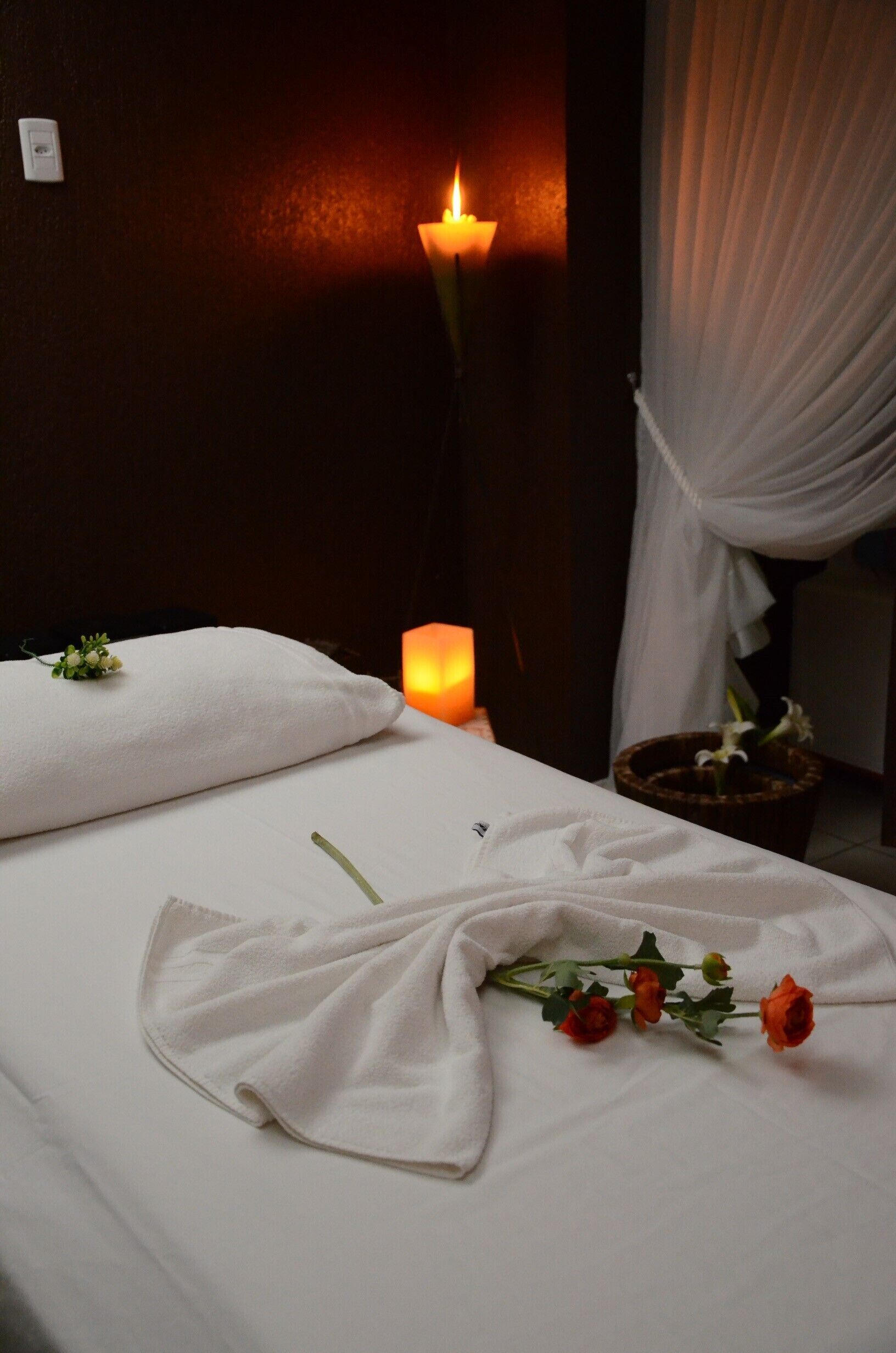 suite | in-room safe, desk, free wifi, bed sheets