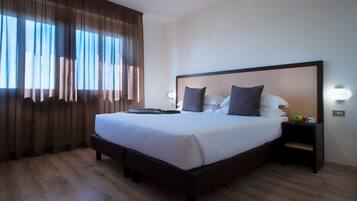 Minibar, Zimmersafe, Schreibtisch, kostenloses WLAN