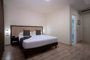 Minibar, in-room safe, desk, free WiFi - CDH Hotel Modena (Modena)