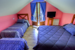 Quadruple Room | Free WiFi, bed sheets - La Tintoreria (Villablino)