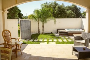 Luxury Suite, 1 King Bed with Sofa bed, Hot Tub, Ground Floor