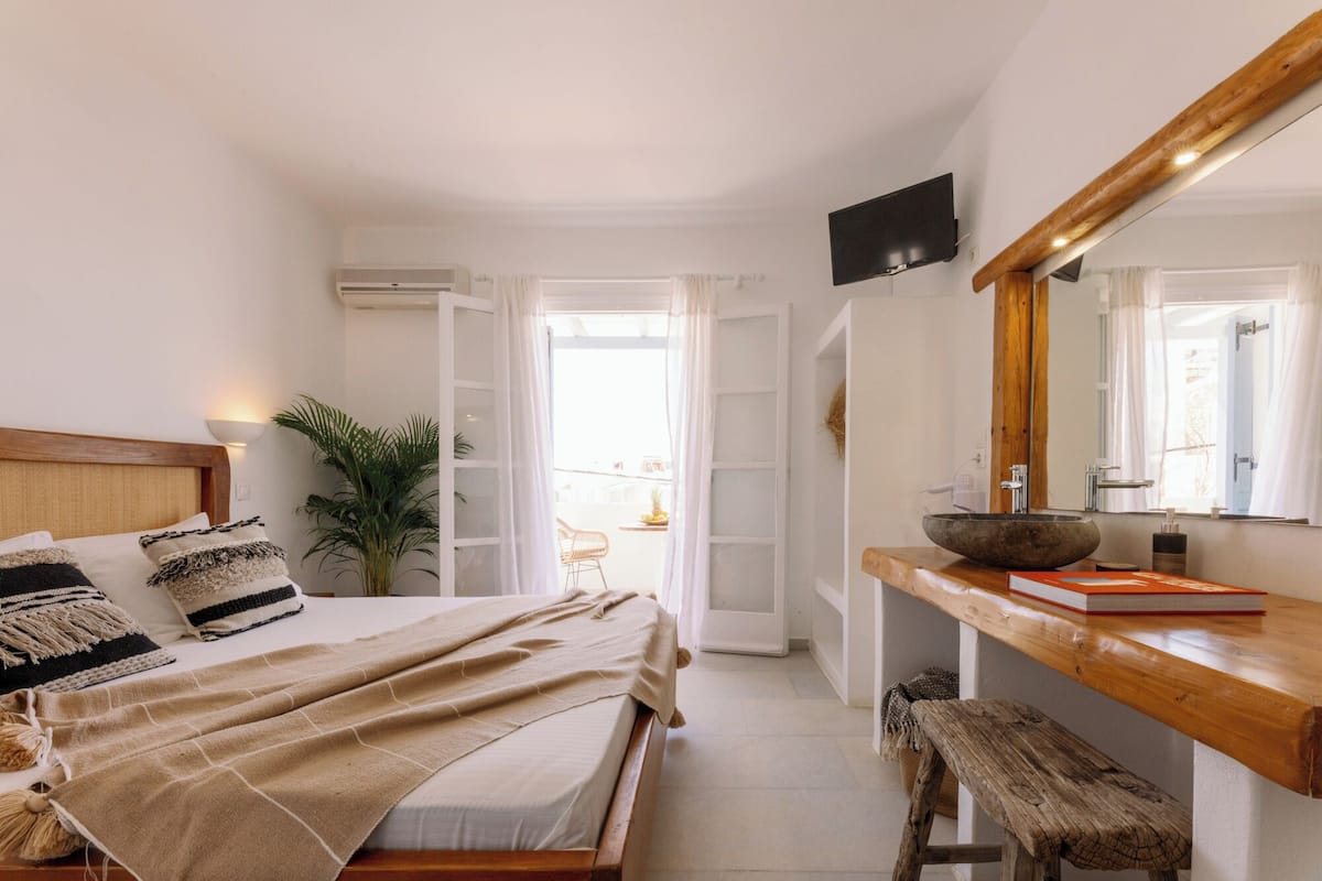 Deluxe Double Room, Sea View | Living area | Flat-screen TV