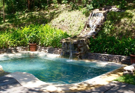 2 outdoor pools, pool loungers