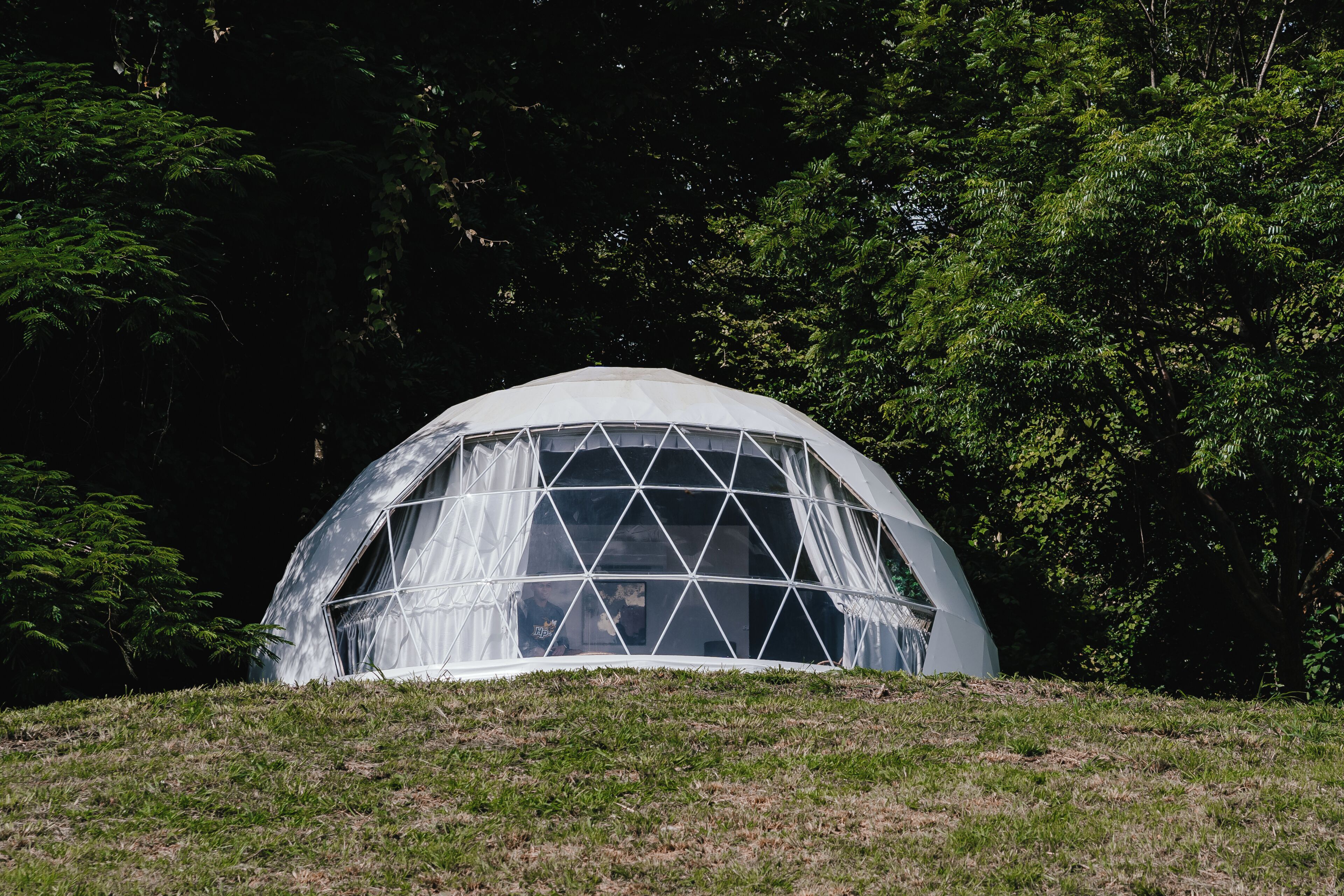 Deluxe tent | Lakens van Egyptisch katoen, luxe beddengoed, een bureau, gratis wifi