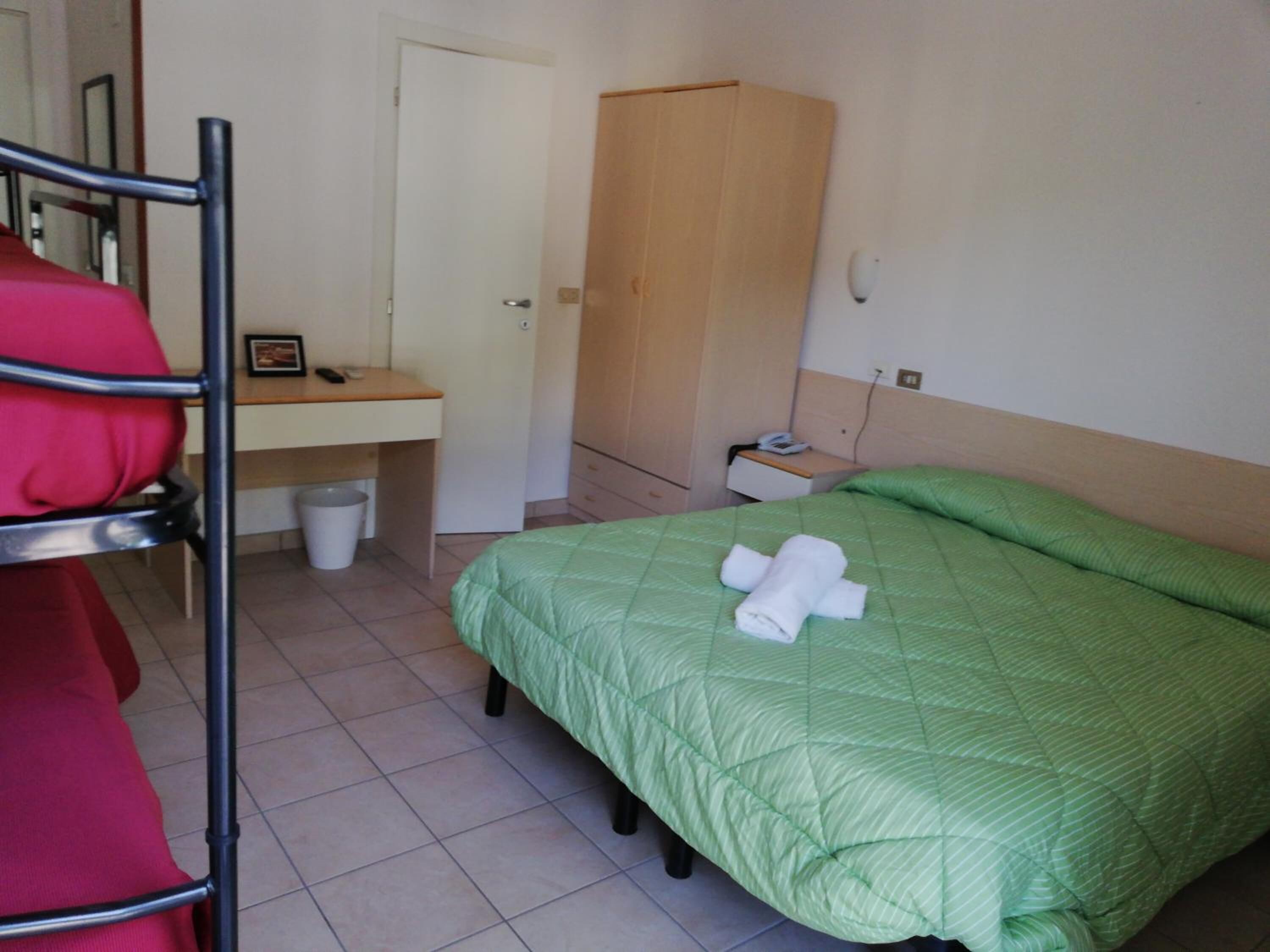 premium bedding, in-room safe, desk, free cots/infant beds