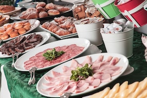 Free daily buffet breakfast