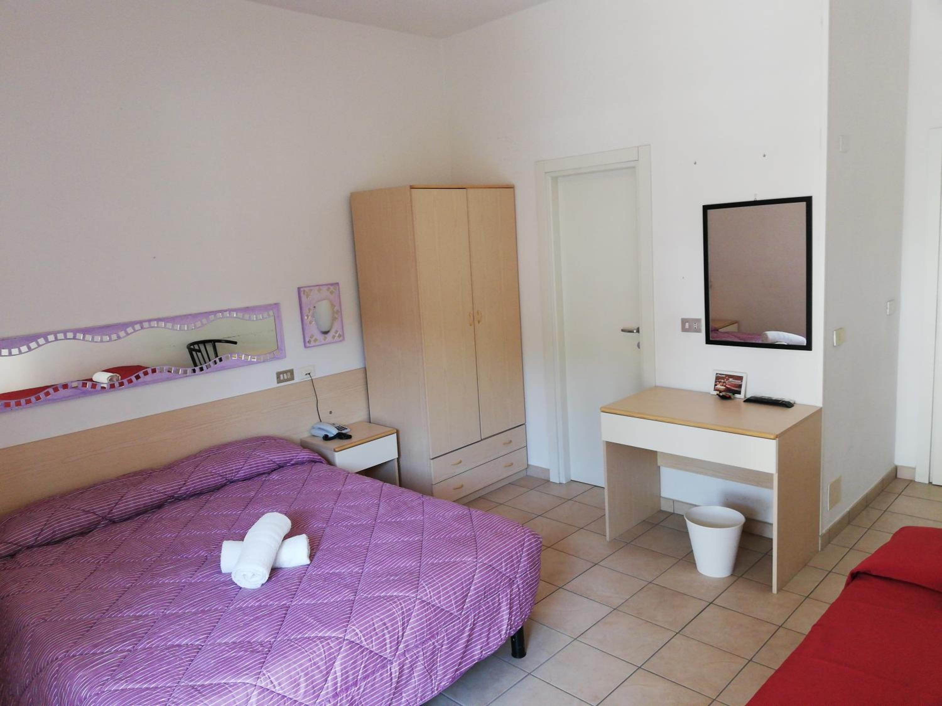 premium bedding, in-room safe, desk, free cots/infant beds