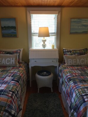 2 chambres, fer et planche à repasser, Wi-Fi, draps fournis
