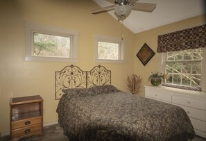 6 bedrooms, free WiFi, bed sheets - Ledges by GetAway (Bridgewater Corners)