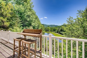 Talo, useita sänkyjä, vuoristonäköala (Silver Spring Chalet) | Ulkoalueet