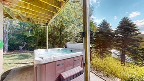 House, Multiple Beds, Mountain View (Silver Spring Chalet) | Outdoor spa tub