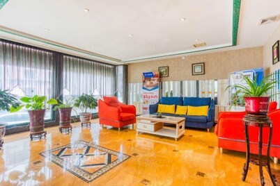 Aiju Hotel (Dashiqiao Railway Station South)