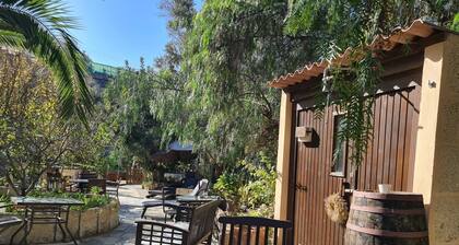 Casa Leo: finca tropicale, vue sur la mer, panorama de montagne, plage de sable 5 minutes