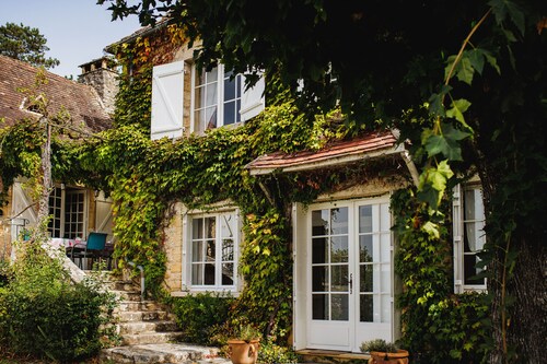 Fantastic holiday home with a private pool and wonderful views of the Dordogne