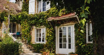 Fantastic holiday home with a private pool and wonderful views of the Dordogne
