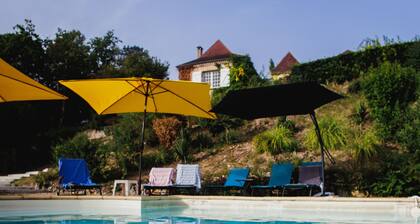 Fantastic holiday home with a private pool and wonderful views of the Dordogne