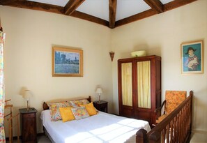 4 Schlafzimmer, Schreibtisch, Bügeleisen/Bügelbrett, Reisekinderbett