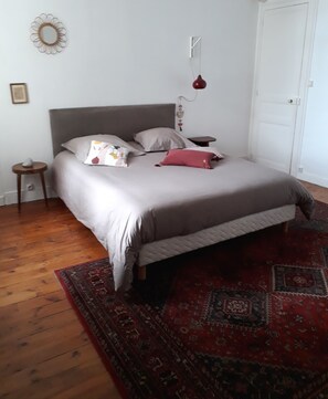 2 bedrooms, iron/ironing board, travel crib, free WiFi