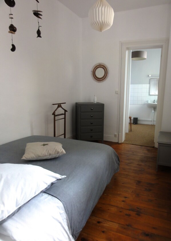 2 bedrooms, iron/ironing board, travel cot, free WiFi
