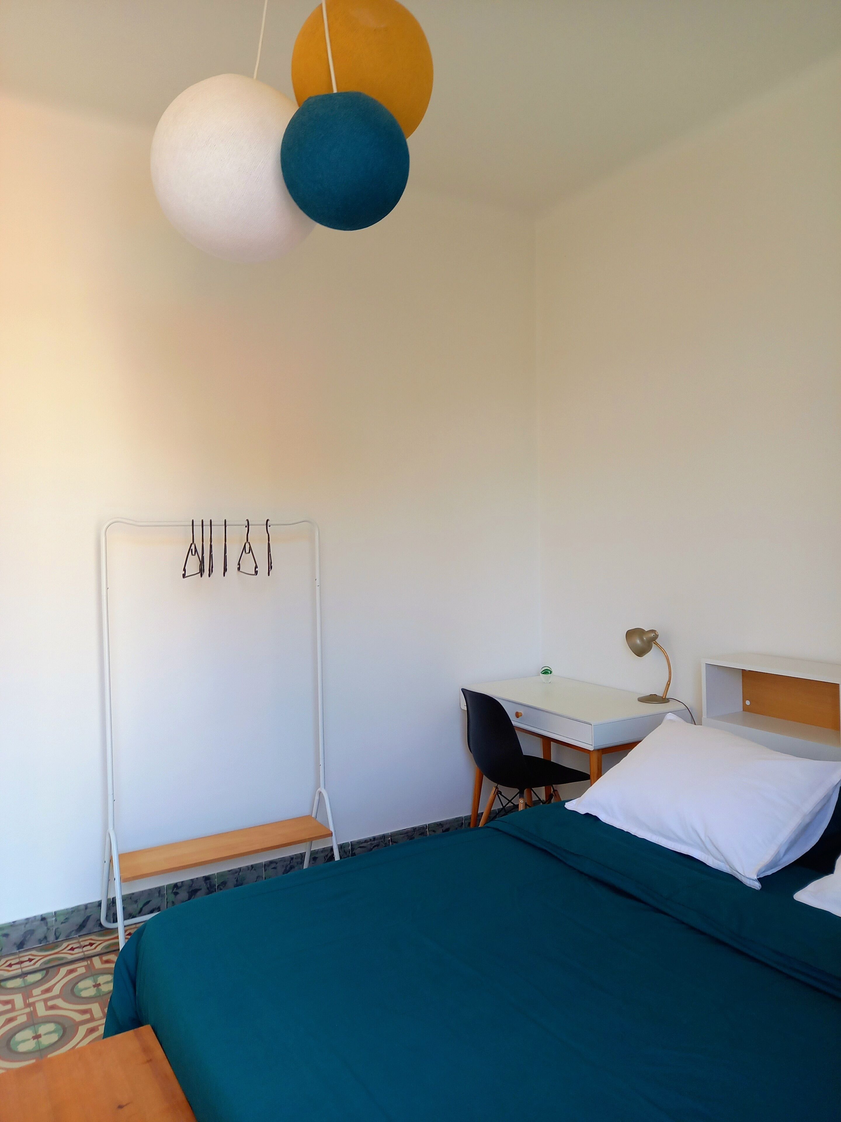 1 habitación, escritorio, tabla de planchar con plancha y wifi gratis 