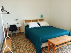1 bedroom, desk, iron/ironing board, free WiFi - Air-conditioned room Private bathroom Garage Breakfast (Perpignan)
