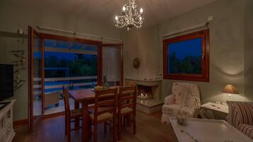 Vila, 5 kamar tidur, kolam renang pribadi, pemandangan laut | Area keluarga | TV layar datar, perapian, konsol video game, dan meja tenis meja