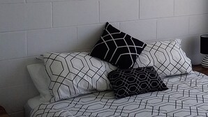2 bedrooms, iron/ironing board, cribs (free), rollaway beds (surcharge) - Two Bedroom Unit (Whakatane)