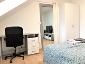 1 chambre, fer et planche Ă repasser, Wi-Fi, draps fournis