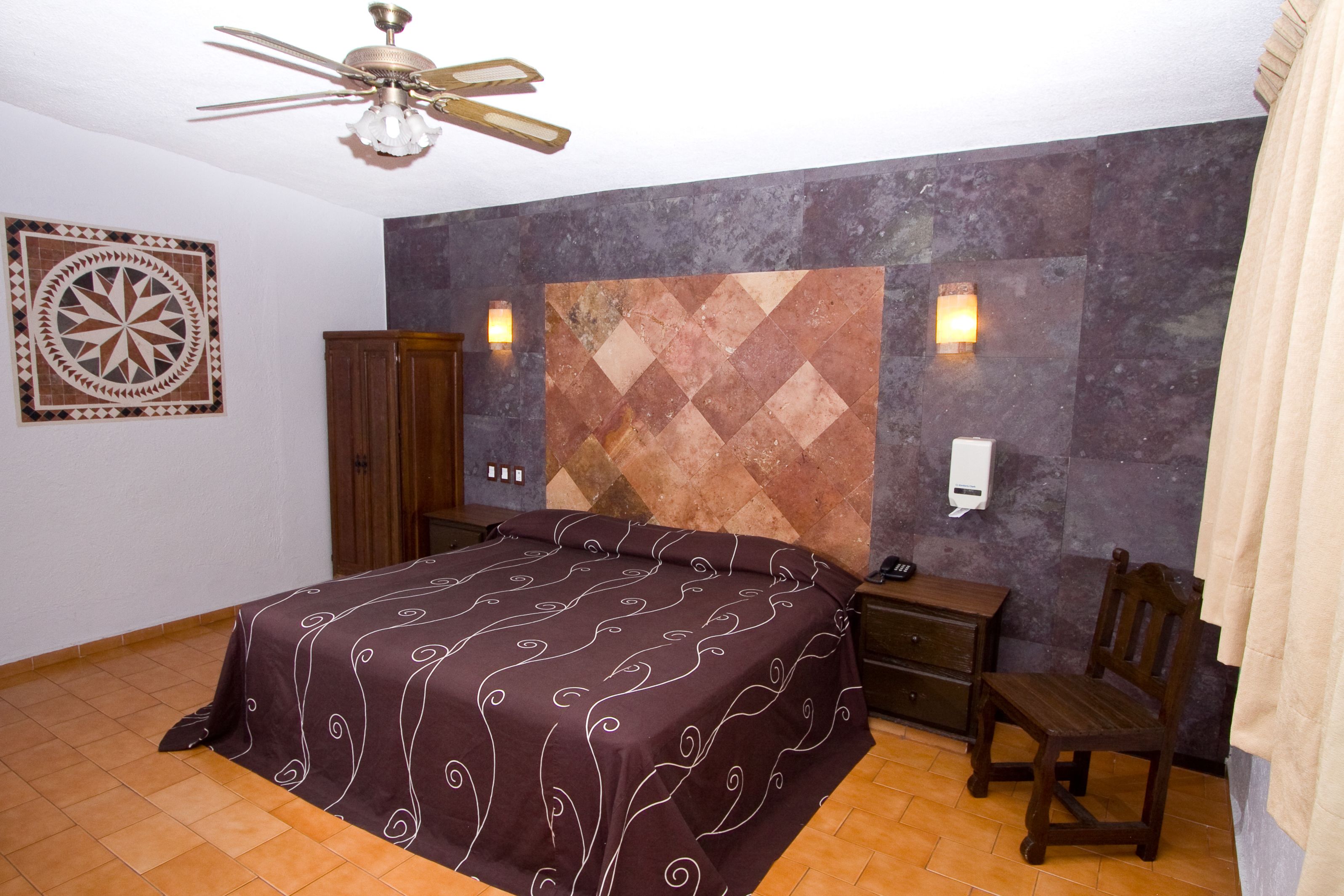executive suite, 1 king bed, accessible, garden view | individually decorated, individually furnished, desk, laptop workspace