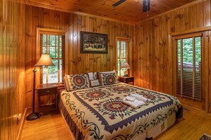 4 bedrooms, free WiFi, bed sheets - Honey Bear Haven In Gated Community, Pool Table, Close to Boone! (Boone)
