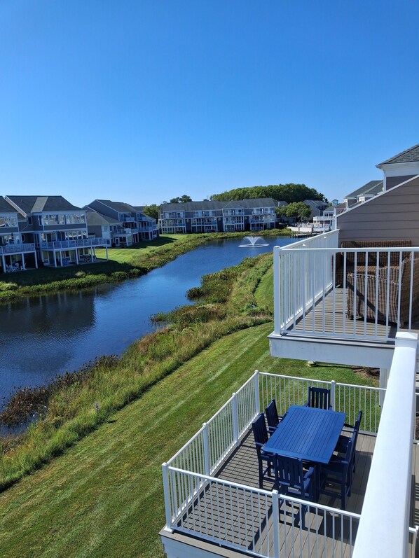 Outdoor dining - Immaculate townhome with many amenities and views. (Selbyville)