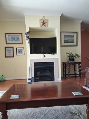 Interior - Immaculate townhome with many amenities and views. (Selbyville)