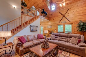 TV, fireplace, table tennis, video library - Hebron Falls  Wraparound porch,  hot tub, private setting, Hiking, Pool Table, Pet Friendly (Boone)