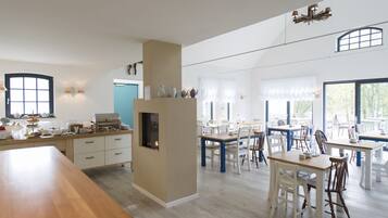 Esmorzar diari d'estil bufet (23.90 EUR per persona)