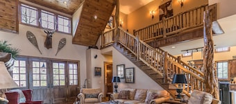 Elk Camp Lodge - Luxury, Hot Tub, Game Room, Outdoor Fireplace