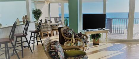 Smart TV, reproductor de DVD y libros