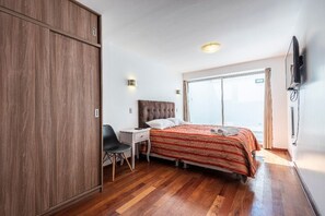 3 bedrooms, iron/ironing board, travel crib, free WiFi