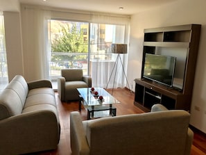 Smart TV - El Triunfo Aparts , 145m2 beautiful apartment in front of park. (Wanchaq)