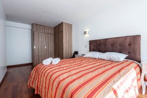 3 makuuhuonetta, silitysrauta/-lauta, vauvan matkasänky, ilmainen Wi-Fi