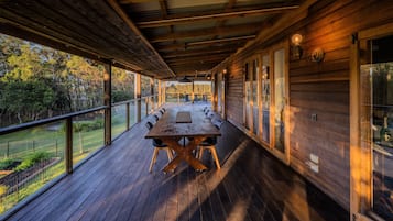 Family House, 6 Bedrooms, Ocean View | Living area