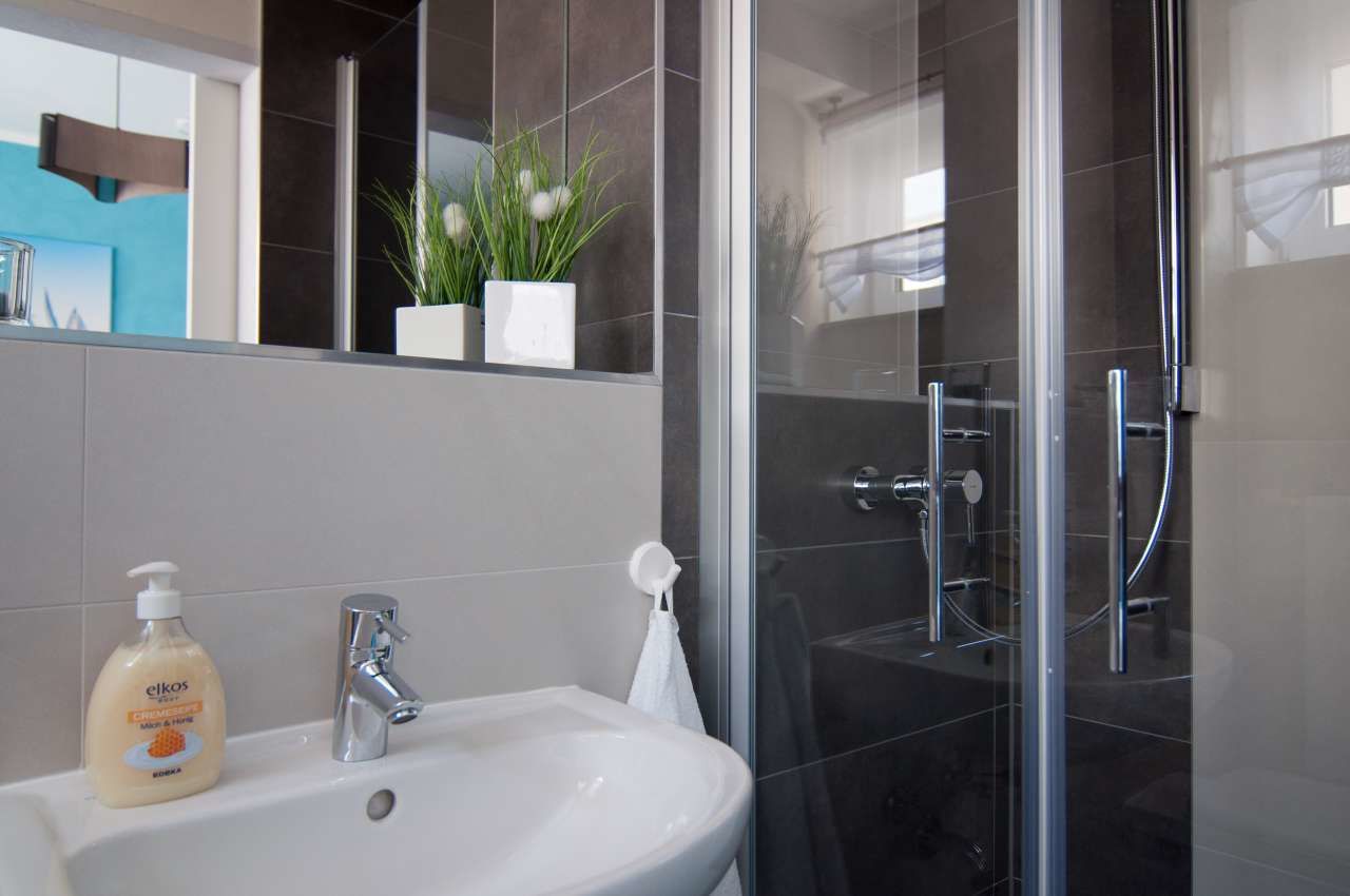 Comfort Apartment, 4 Bedrooms, Terrace, City View | Bilik Mandi | Pengering rambut, tuala disediakan 