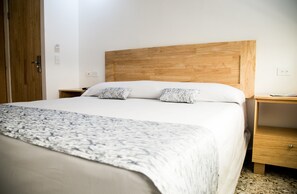 Habitación Deluxe, 1 cama King size, para no fumadores | Ropa de cama de alta calidad y camas con efecto memoria 