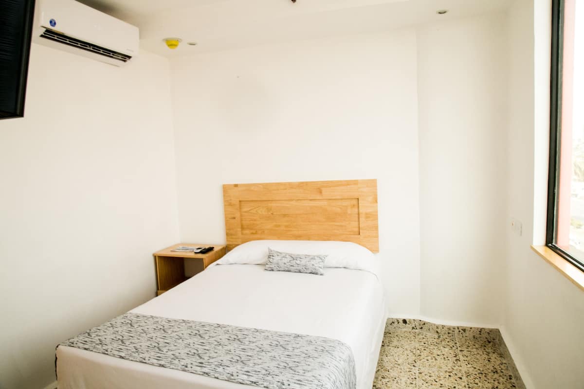 Business kamer, 1 tweepersoonsbed, niet-roken | Luxe beddengoed, bedden met traagschuimmatras, individueel gemeubileerd
