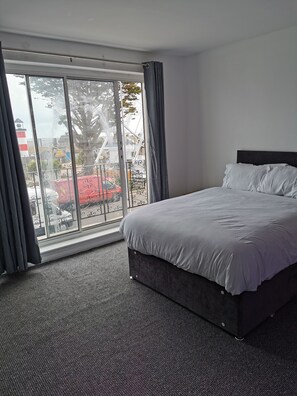 Individually furnished, free WiFi, bed sheets - The Ottoman (Clacton-on-Sea)