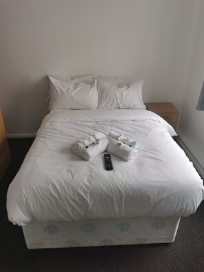 Individually furnished, free WiFi, bed sheets - The Ottoman (Clacton-on-Sea)