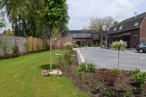 المنطقة المحيطة بالمنشأة