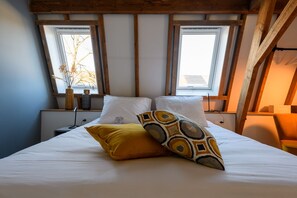 华丽双人房 | 遮光窗帘、隔音、免费 WiFi、床单