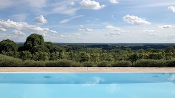 Outdoor pool, open 10:00 AM to 9:00 PM, sun loungers