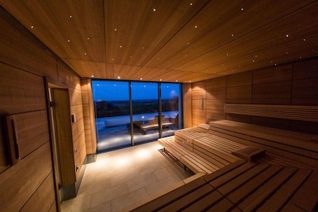 Un sauna, baño turco, tratamientos corporales, envolturas corporales